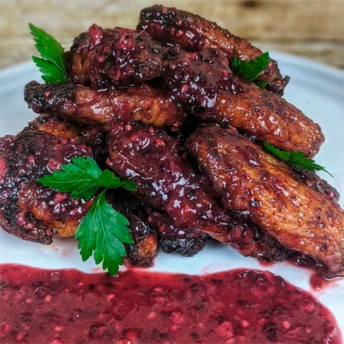 Alitas ahumadas con borbón y moras