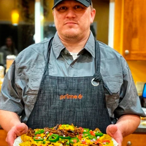 Nachos con panza de cerdo desmenuzada
